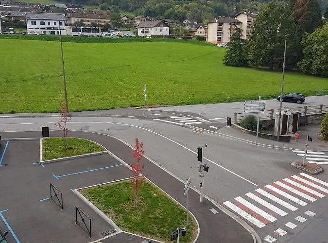Grand Studio Dans Une Residence Prive Avec Une Cuisine Et Salle De Bain Separe Un Parking Gratuit Et Une Magnifique Vue Sur Les Montagness