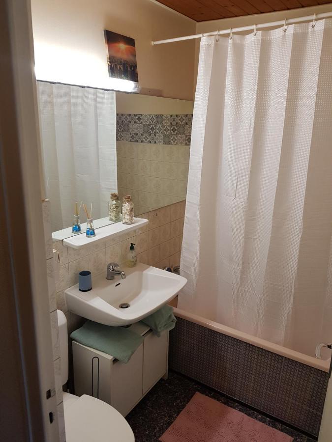 Vue Montagne Studio: Résidence Privée Avec Cuisine Et Parking * Marnaz