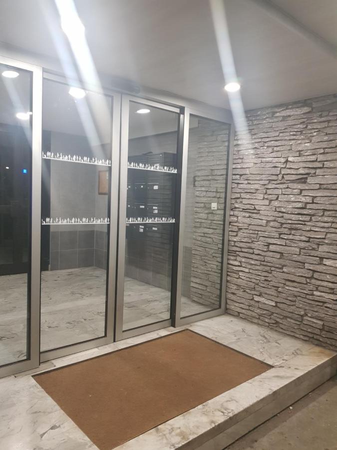 Appartement Grand Dans Prive Avec Cuisine Et Salle De Bain Separe Un Parking Gratuit Et Magnifique Vue Sur Les Montagness *