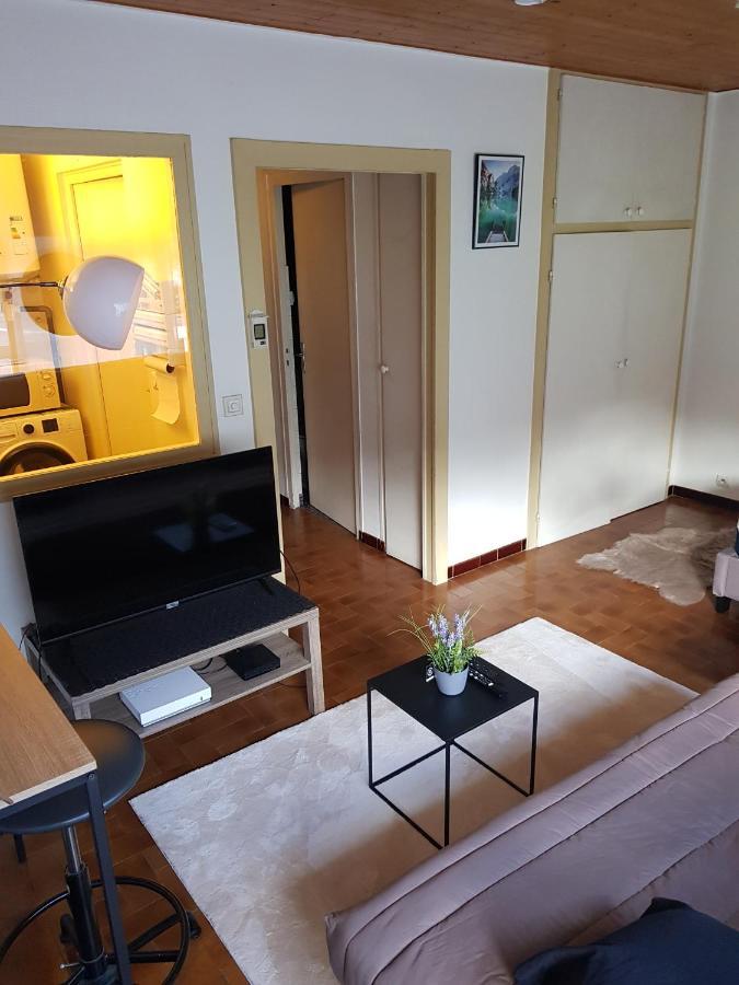 Appartement Grand Dans Prive Avec Cuisine Et Salle De Bain Separe Un Parking Gratuit Et Magnifique Vue Sur Les Montagness